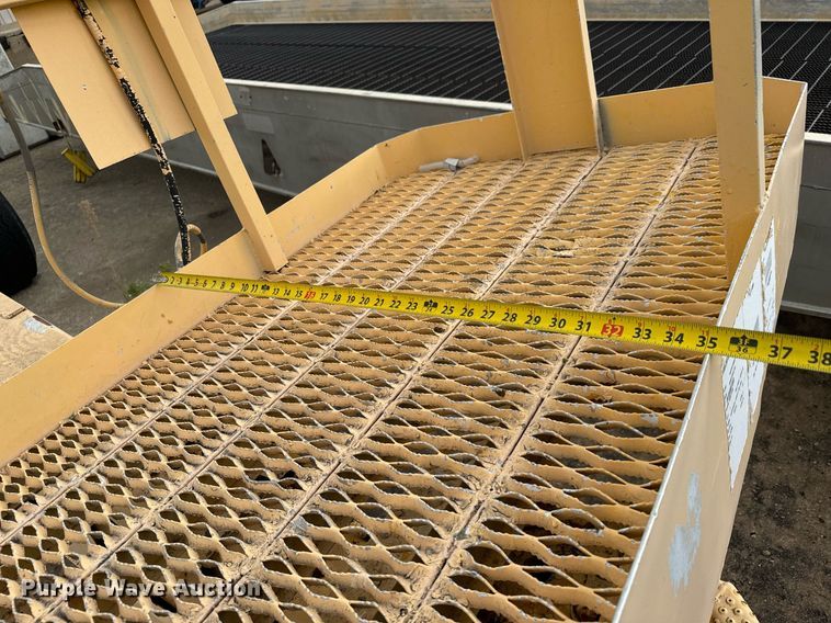 image for item MV9170 1992 Grove AMZ66 boom lift