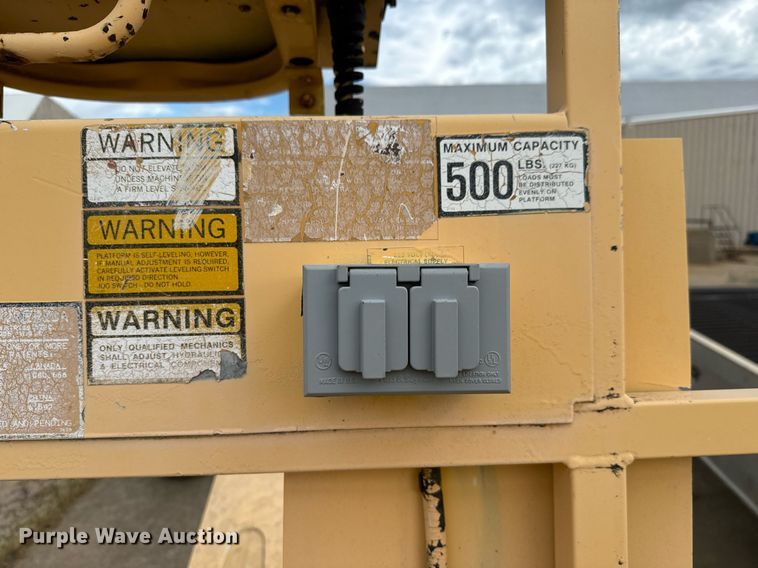 image for item MV9170 1992 Grove AMZ66 boom lift