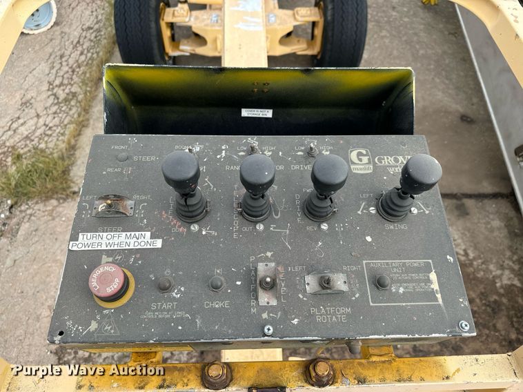 image for item MV9170 1992 Grove AMZ66 boom lift