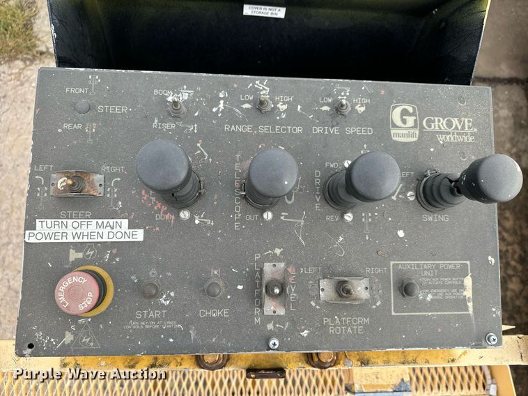 image for item MV9170 1992 Grove AMZ66 boom lift