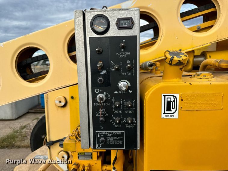 image for item MV9170 1992 Grove AMZ66 boom lift