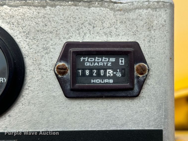 image for item MV9170 1992 Grove AMZ66 boom lift