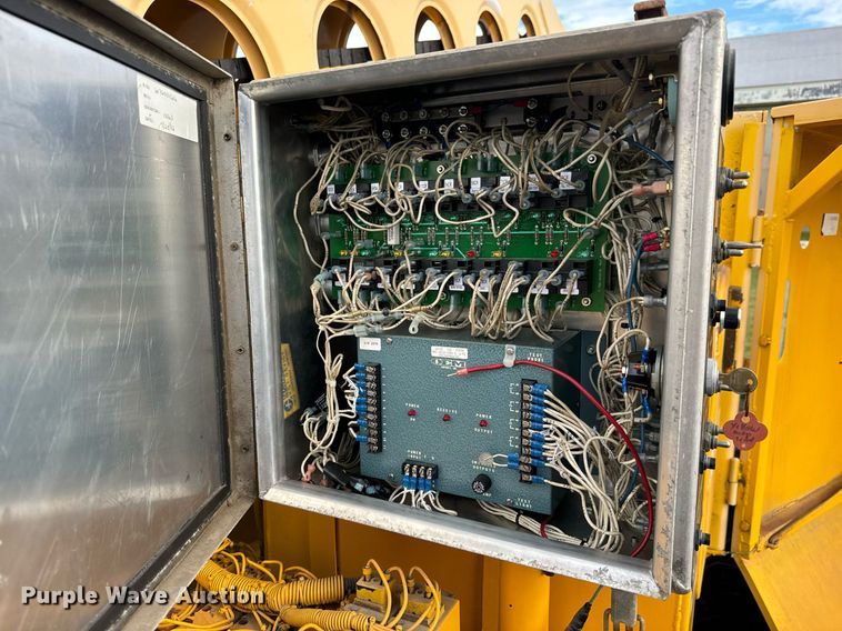 image for item MV9170 1992 Grove AMZ66 boom lift