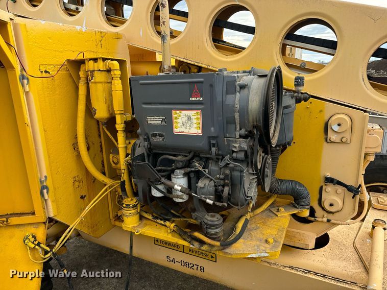 image for item MV9170 1992 Grove AMZ66 boom lift