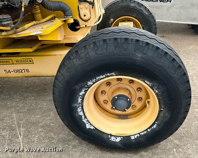 image for item MV9170 1992 Grove AMZ66 boom lift