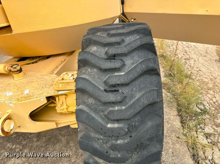 image for item MV9170 1992 Grove AMZ66 boom lift