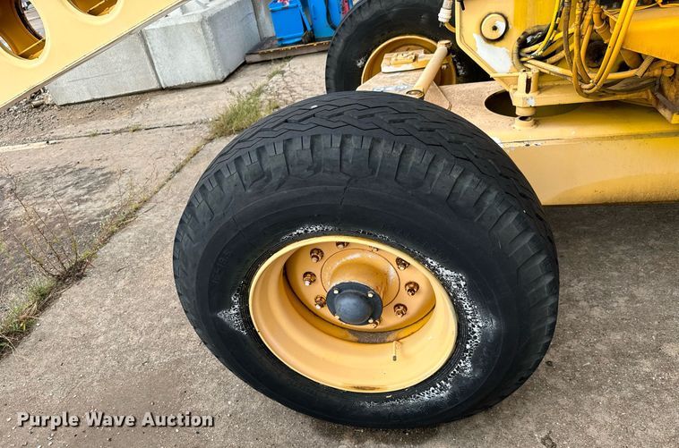 image for item MV9170 1992 Grove AMZ66 boom lift