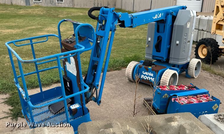 image for item MV9171 2010 Genie Z-30/20N boom lift