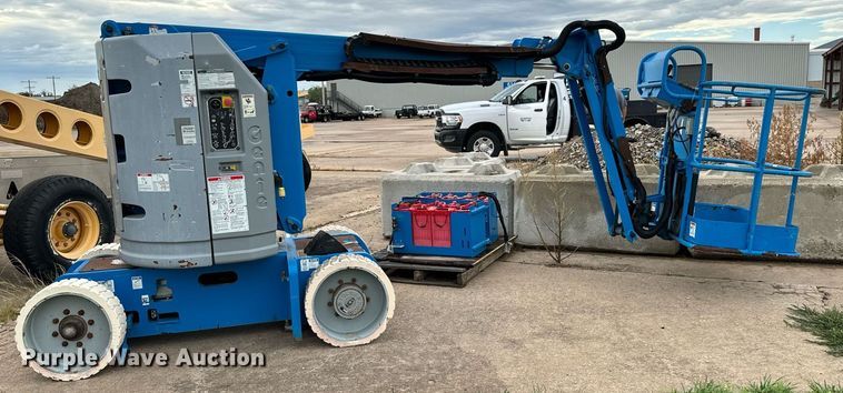 image for item MV9171 2010 Genie Z-30/20N boom lift