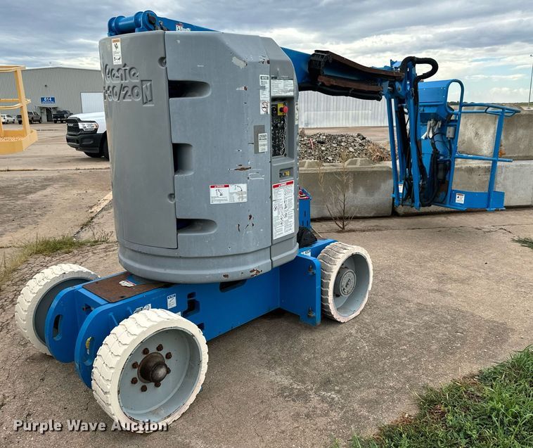 image for item MV9171 2010 Genie Z-30/20N boom lift