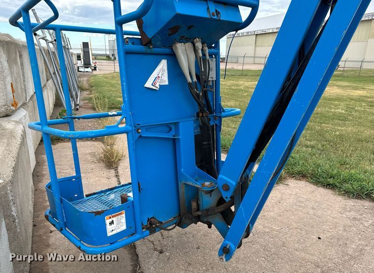 image for item MV9171 2010 Genie Z-30/20N boom lift