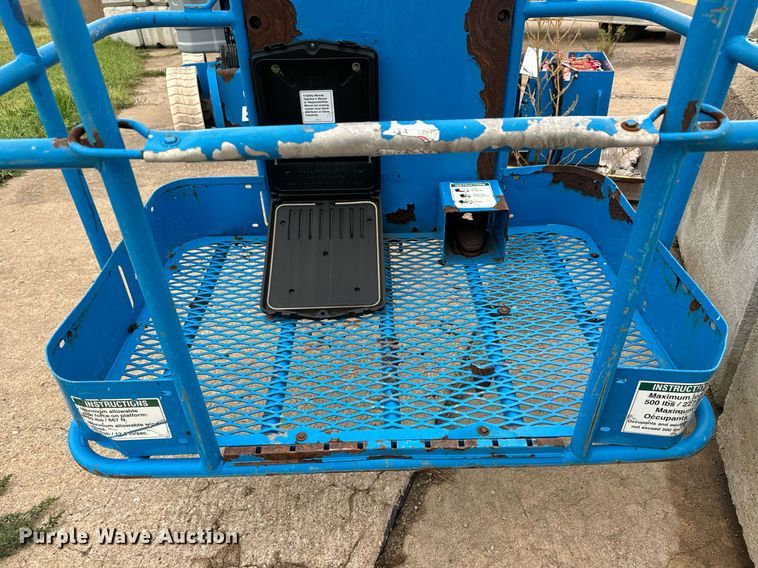 image for item MV9171 2010 Genie Z-30/20N boom lift