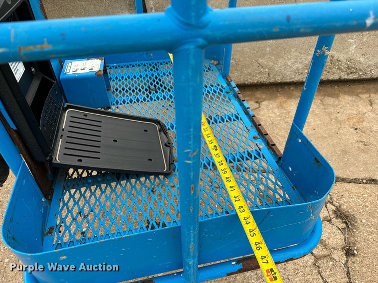 image for item MV9171 2010 Genie Z-30/20N boom lift