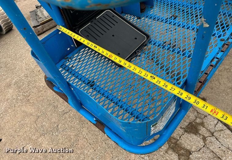 image for item MV9171 2010 Genie Z-30/20N boom lift