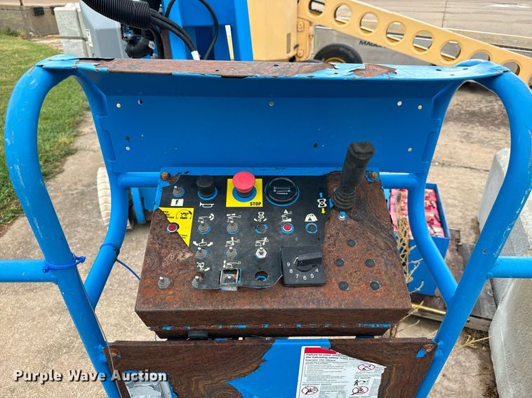 image for item MV9171 2010 Genie Z-30/20N boom lift