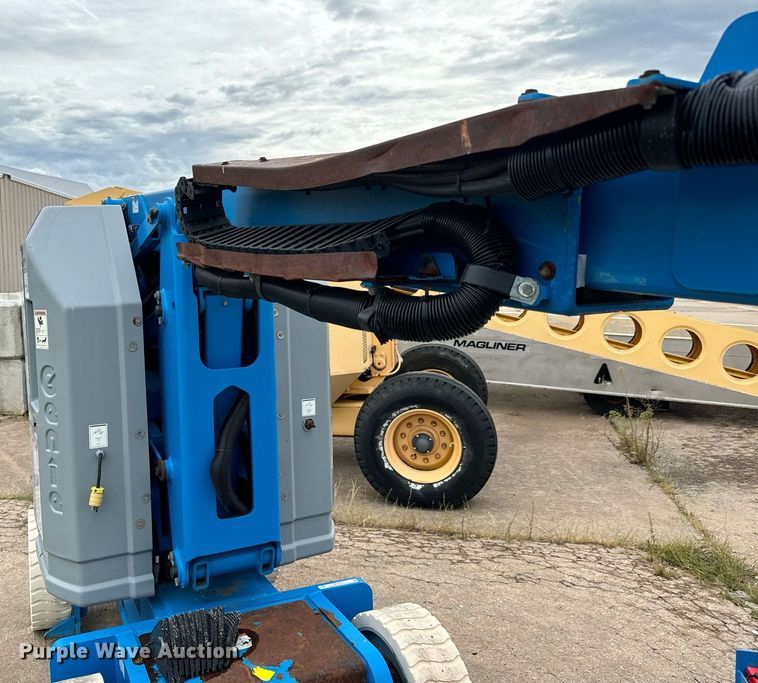 image for item MV9171 2010 Genie Z-30/20N boom lift