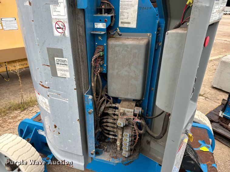 image for item MV9171 2010 Genie Z-30/20N boom lift