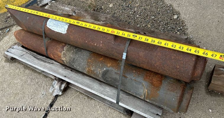 image for item MV9172 Indeco HP5500 excavator breaker