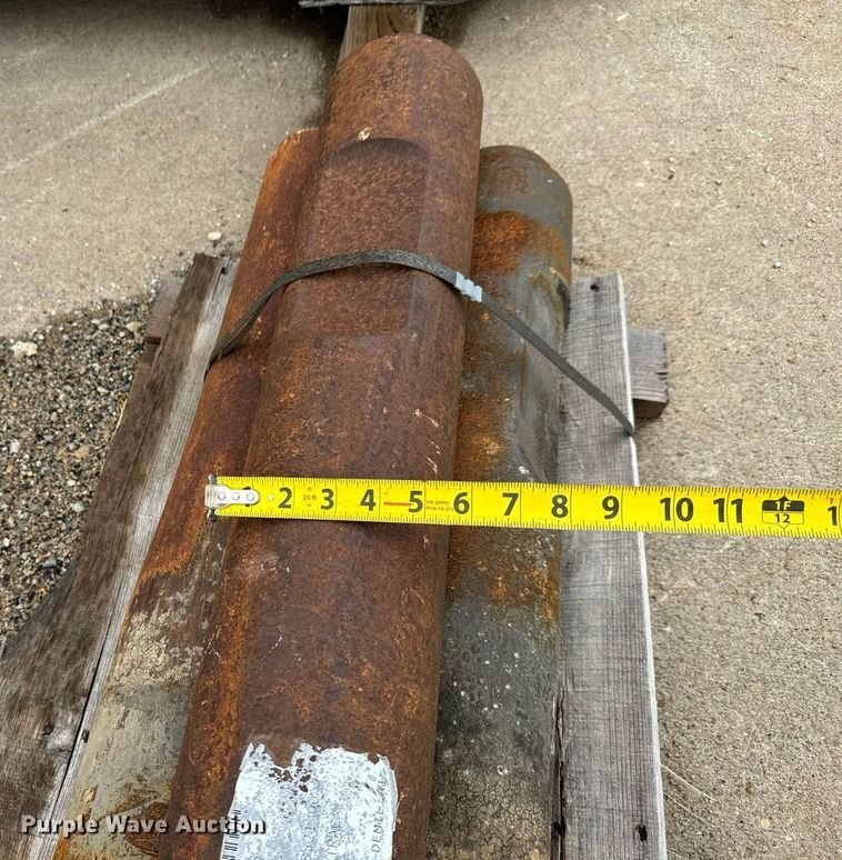 image for item MV9172 Indeco HP5500 excavator breaker