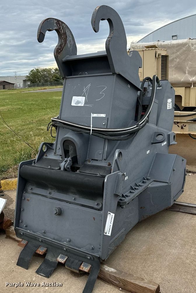 image for item MV9173 Crush-All CR75 excavator rock crusher