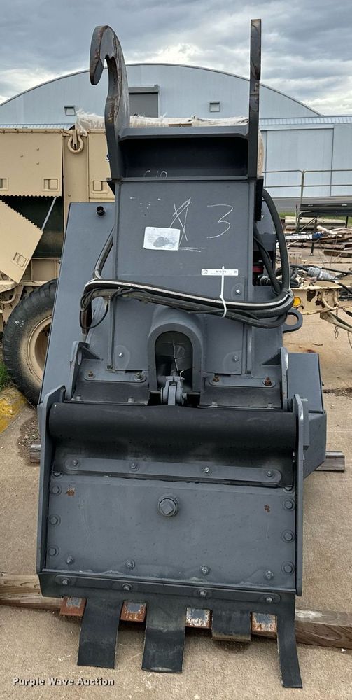 image for item MV9173 Crush-All CR75 excavator rock crusher