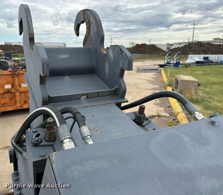 image for item MV9173 Crush-All CR75 excavator rock crusher