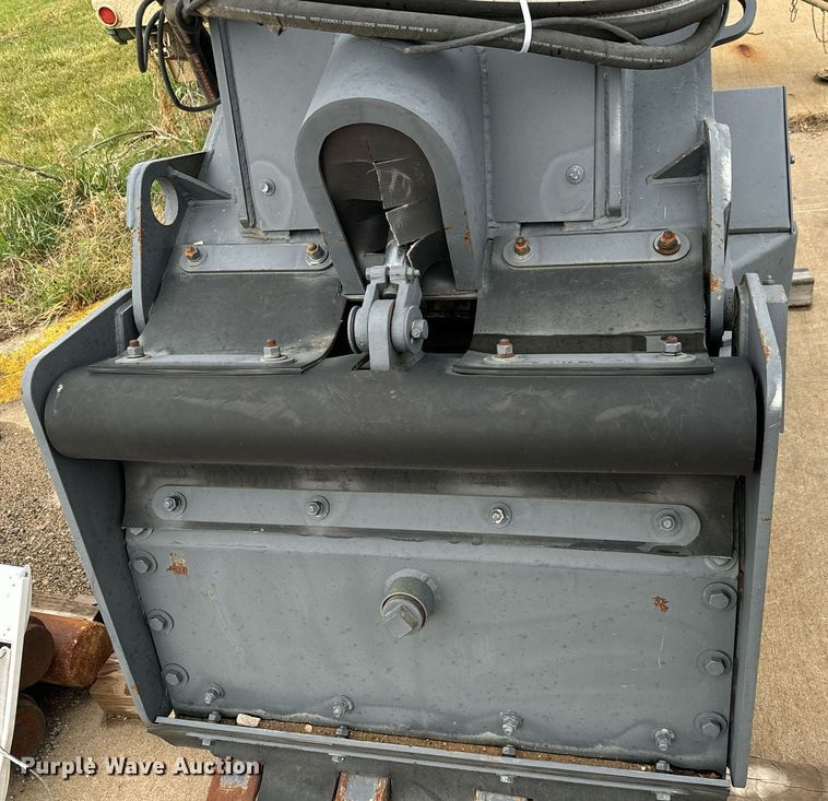 image for item MV9173 Crush-All CR75 excavator rock crusher