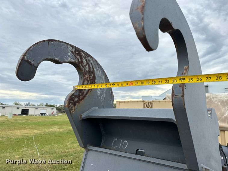 image for item MV9173 Crush-All CR75 excavator rock crusher