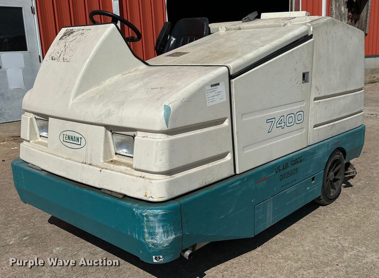 image for item MV9182 Tennant  7400 floor scrubber 