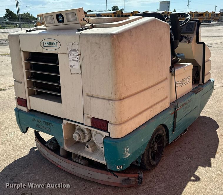 image for item MV9182 Tennant  7400 floor scrubber 