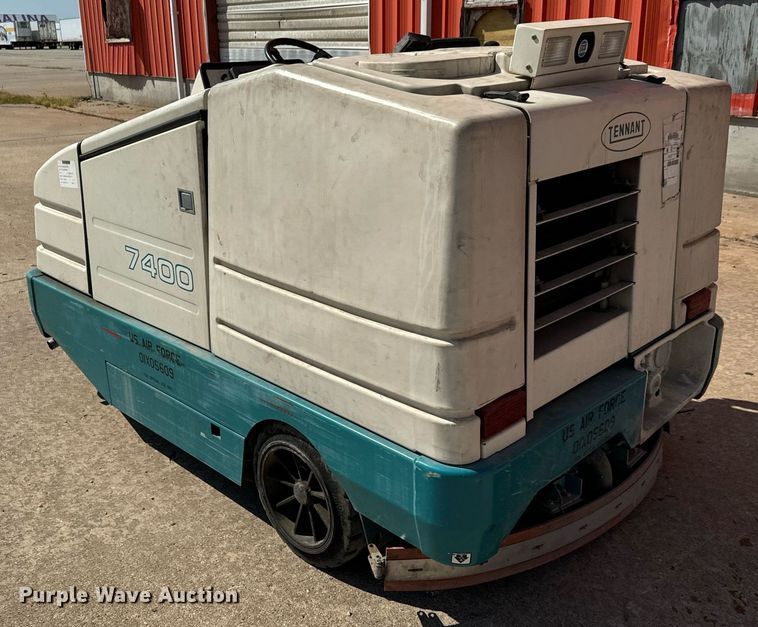 image for item MV9182 Tennant  7400 floor scrubber 