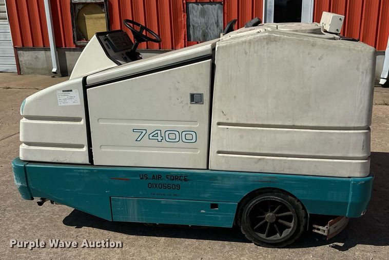 image for item MV9182 Tennant  7400 floor scrubber 