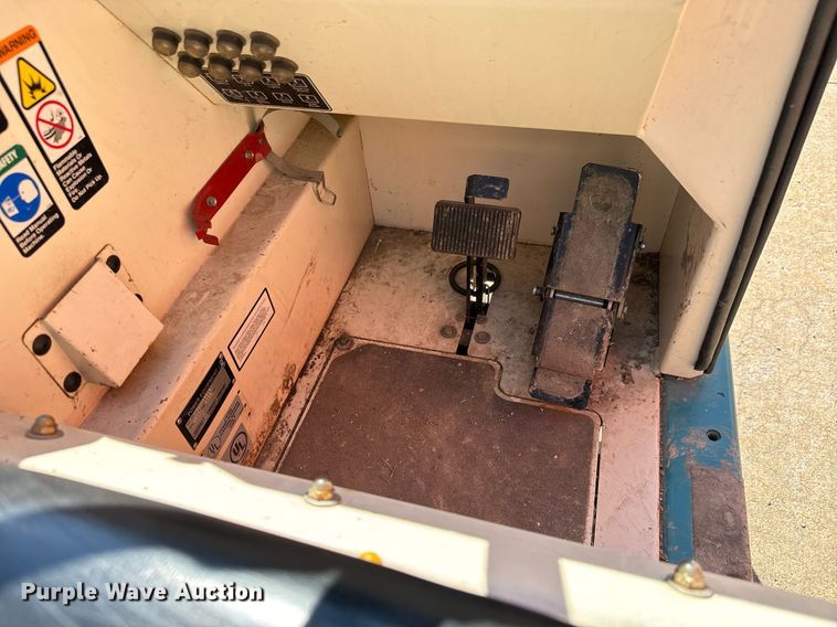 image for item MV9182 Tennant  7400 floor scrubber 