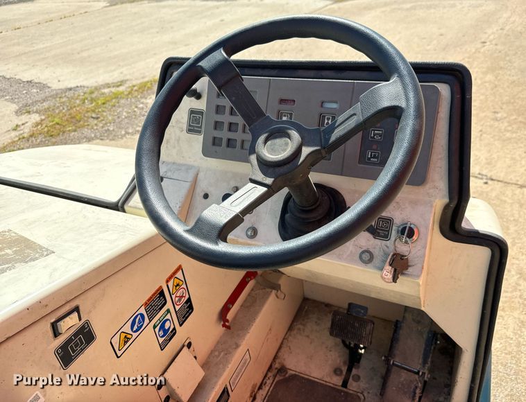 image for item MV9182 Tennant  7400 floor scrubber 