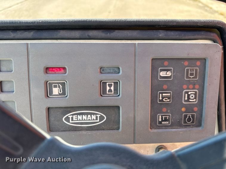 image for item MV9182 Tennant  7400 floor scrubber 