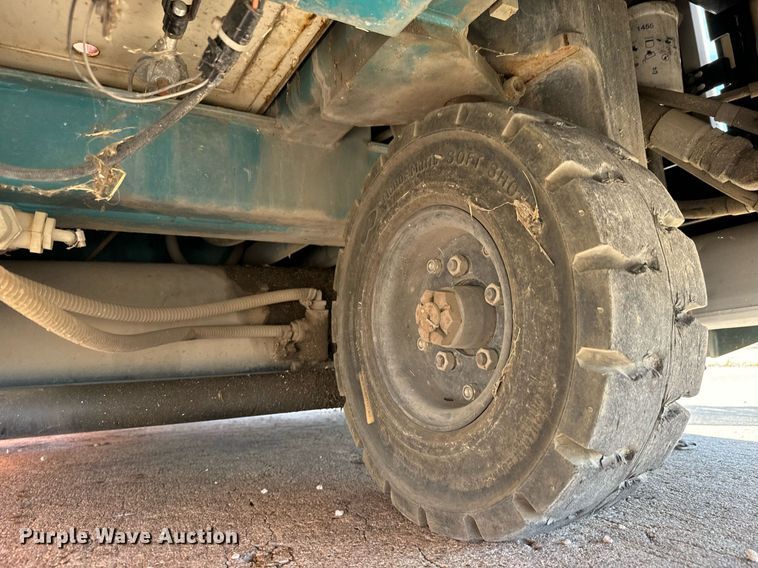 image for item MV9182 Tennant  7400 floor scrubber 