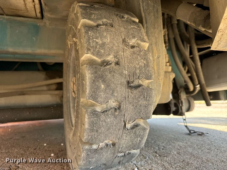 image for item MV9182 Tennant  7400 floor scrubber 