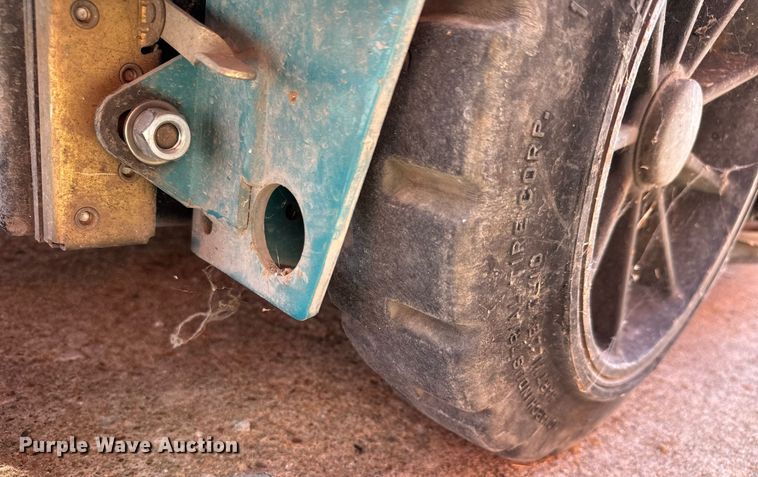 image for item MV9182 Tennant  7400 floor scrubber 