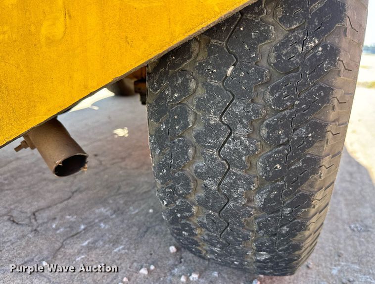 image for item MV9183 1977 Northwestern JG-40PT15 aircraft tug