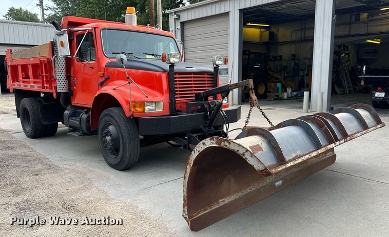 image for item MV9192 1993 International  4900 dump truck