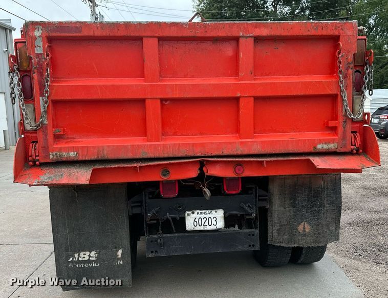 image for item MV9192 1993 International  4900 dump truck