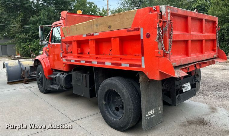 image for item MV9192 1993 International  4900 dump truck