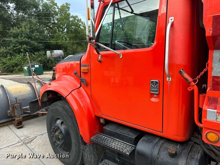 image for item MV9192 1993 International  4900 dump truck