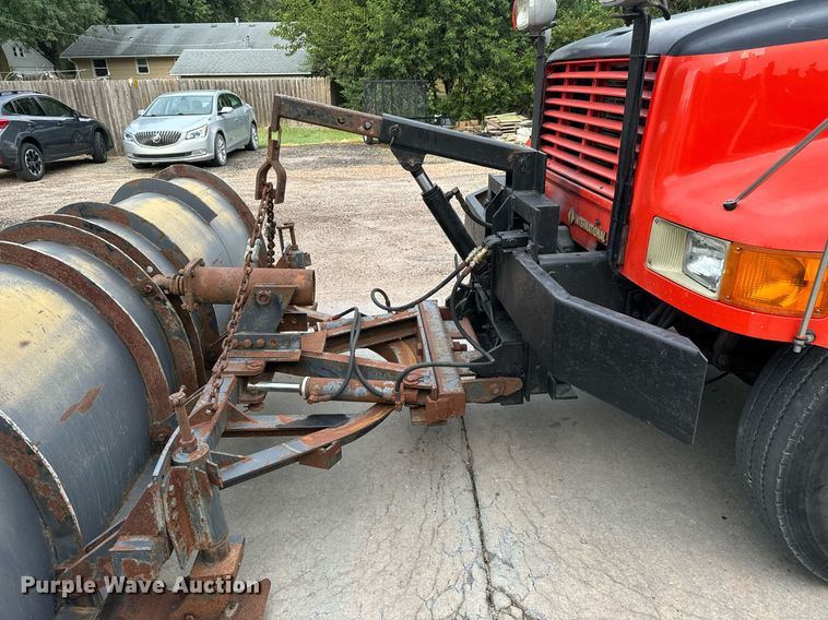 image for item MV9192 1993 International  4900 dump truck