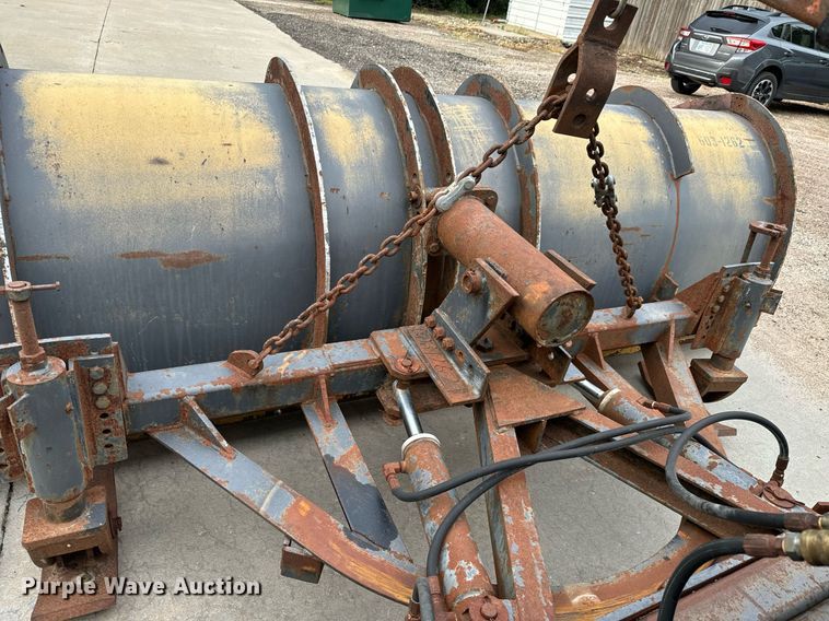 image for item MV9192 1993 International  4900 dump truck