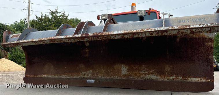 image for item MV9192 1993 International  4900 dump truck
