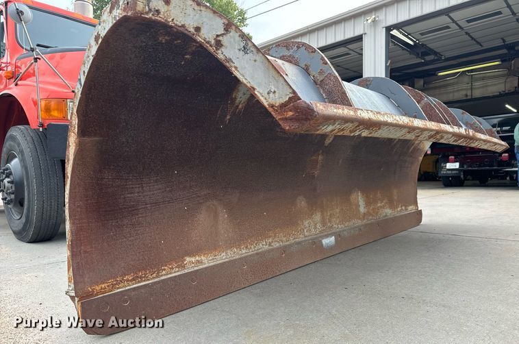 image for item MV9192 1993 International  4900 dump truck