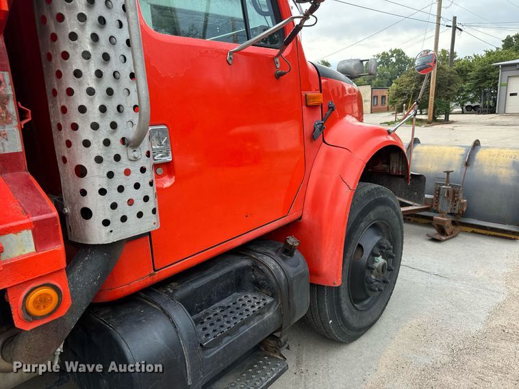 image for item MV9192 1993 International  4900 dump truck