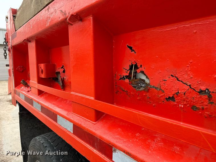 image for item MV9192 1993 International  4900 dump truck