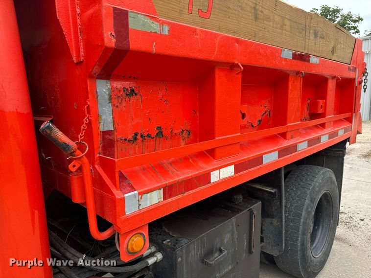 image for item MV9192 1993 International  4900 dump truck
